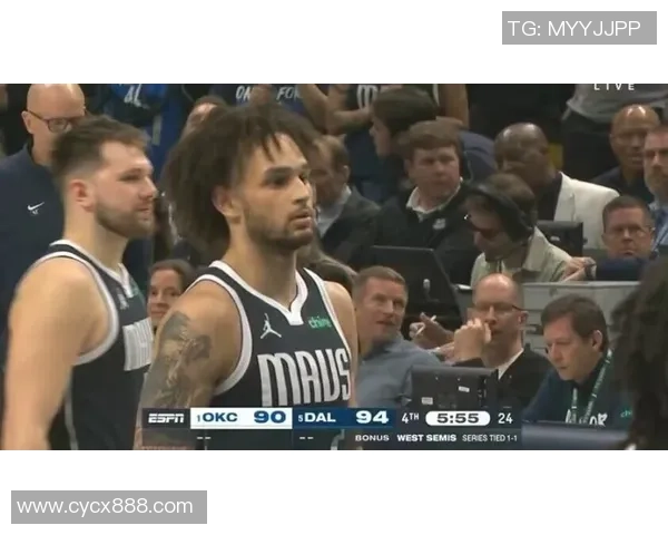 莱夫利强势突破上演背扣暴击强打海斯完成2加1点燃全场激情 莱夫利强势突破上演背扣暴击强打海斯完成2加1点燃全场激情