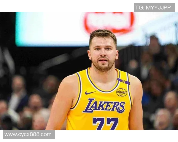 双核爆发东契奇与里夫斯半场联手贡献湖人近乎全部火力